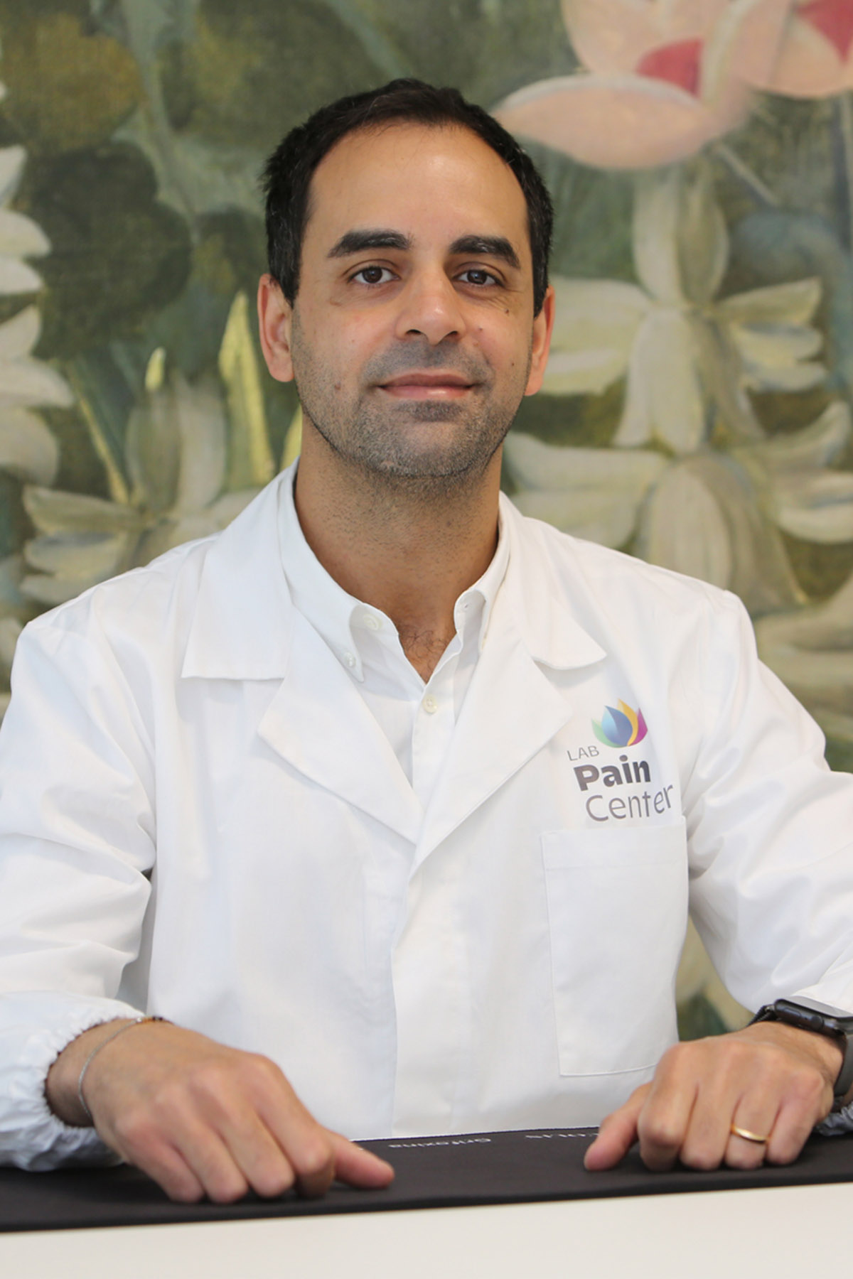 https://www.paincenterlab.it/wp-content/uploads/2022/10/dottori-1200x1800_0002_Matteo-La-Rosa.jpg